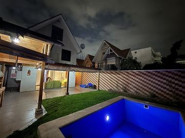 Casa en arriendo de 4D y 4B en tres pisos Huechuraba Fontova