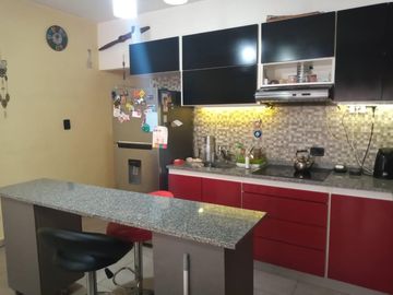 VENTA DE PRECIOSO DPTO. 3 AMB. CON PATIO Y ESPACIO VERDE