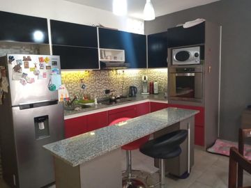 VENTA DE PRECIOSO DPTO. 3 AMB. CON PATIO Y ESPACIO VERDE
