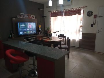 VENTA DE PRECIOSO DPTO. 3 AMB. CON PATIO Y ESPACIO VERDE