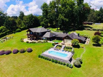Casa en parcela venta 6D/6B quincho piscina Hot Tub en Pucón