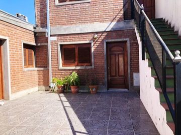 DEPARTAMENTO DOS DORMITORIOS EN PLANTA BAJA / ZONA BANCOS