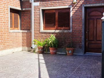 DEPARTAMENTO DOS DORMITORIOS EN PLANTA BAJA / ZONA BANCOS