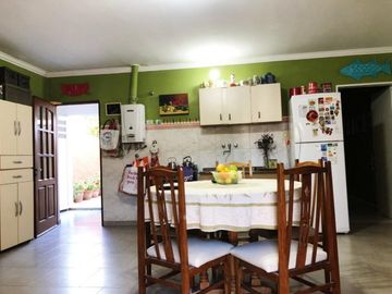 DEPARTAMENTO DOS DORMITORIOS EN PLANTA BAJA / ZONA BANCOS