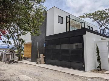 Venta espectacular casa 4 dormitorios, piscina, Urbanización exclusiva de Nayón