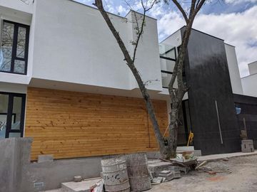 Venta espectacular casa 4 dormitorios, piscina, Urbanización exclusiva de Nayón