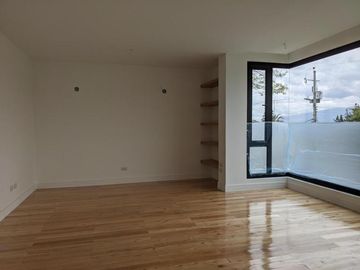 Venta espectacular casa 4 dormitorios, piscina, Urbanización exclusiva de Nayón