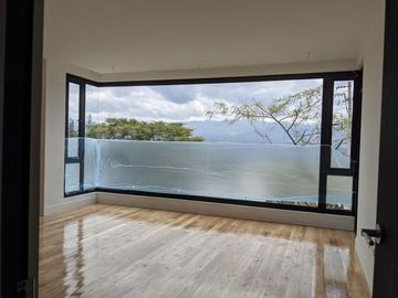 Venta espectacular casa 4 dormitorios, piscina, Urbanización exclusiva de Nayón