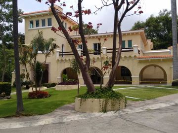 RENTA DEPARTAMENTO AMUEBLADO EN CUERNAVACA. MOR.   EN RESIDENCIAL QUINTA DEL BOSQUE.