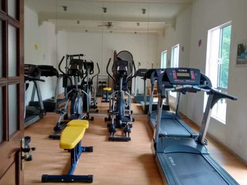 RENTA DEPARTAMENTO AMUEBLADO EN CUERNAVACA. MOR.   EN RESIDENCIAL QUINTA DEL BOSQUE.