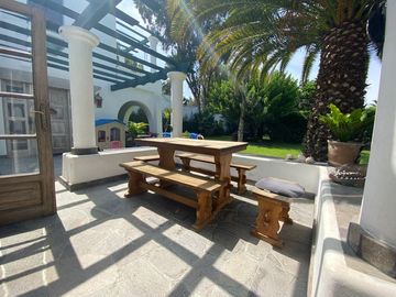 Hermosa Casa En Venta, Estilo Mediterráneo Griego En La Encantada
