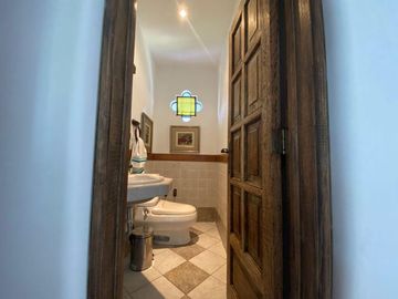 Hermosa Casa En Venta, Estilo Mediterráneo Griego En La Encantada