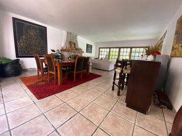Hermosa Casa En Venta, Estilo Mediterráneo Griego En La Encantada