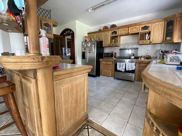 Hermosa Casa En Venta, Estilo Mediterráneo Griego En La Encantada