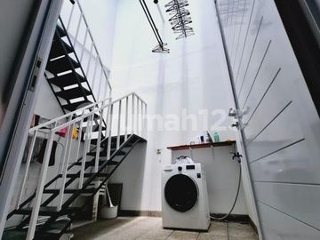 Dijual Rumah Bagus Sudah Renov + Furnished yang Nempel di Avani Amarilla BSD