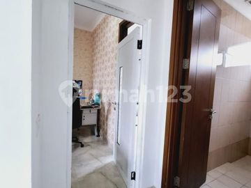 Dijual Rumah Bagus Sudah Renov + Furnished yang Nempel di Avani Amarilla BSD