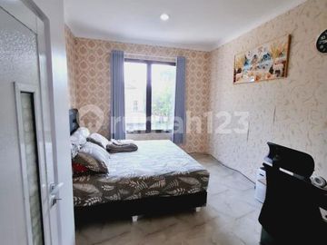Dijual Rumah Bagus Sudah Renov + Furnished yang Nempel di Avani Amarilla BSD