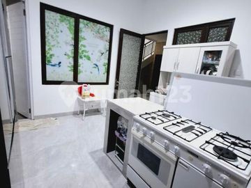 Dijual Rumah Bagus Sudah Renov + Furnished yang Nempel di Avani Amarilla BSD