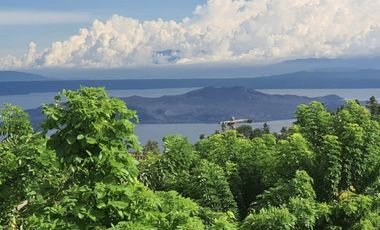 House in Tagaytay with View of Taal Volcano for Sale