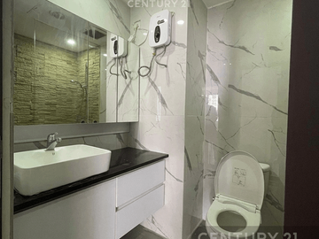 JUAL CEPAT Paladian Park 2BR Renov Furnished Bagus Siap Huni Th