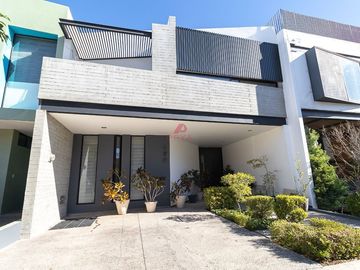 CASA EN VENTA EN SOLARES, COTO VALEIRA, ZAPOPAN JALISCO.