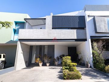 CASA EN VENTA EN SOLARES, COTO VALEIRA, ZAPOPAN JALISCO.