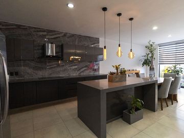 CASA EN VENTA EN SOLARES, COTO VALEIRA, ZAPOPAN JALISCO.