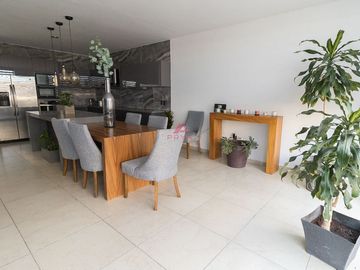 CASA EN VENTA EN SOLARES, COTO VALEIRA, ZAPOPAN JALISCO.