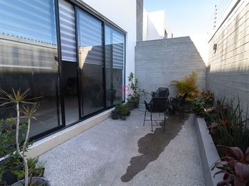 CASA EN VENTA EN SOLARES, COTO VALEIRA, ZAPOPAN JALISCO.