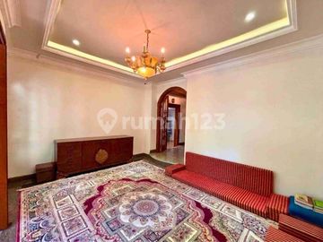 Rumah Mewah Dalam Townhouse Premium Kemang
