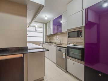 3 dorm. 3 baños. 2 estac. Piso bajo. Vitacura