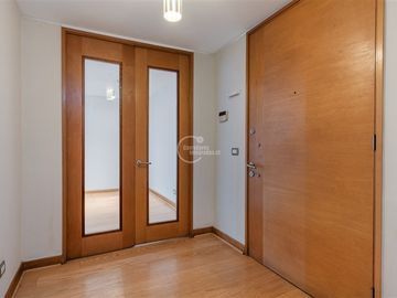 3 dorm. 3 baños. 2 estac. Piso bajo. Vitacura