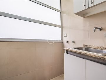 3 dorm. 3 baños. 2 estac. Piso bajo. Vitacura