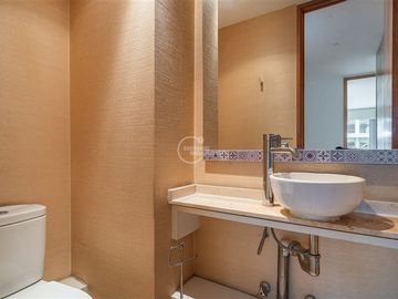 3 dorm. 3 baños. 2 estac. Piso bajo. Vitacura