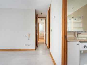 3 dorm. 3 baños. 2 estac. Piso bajo. Vitacura