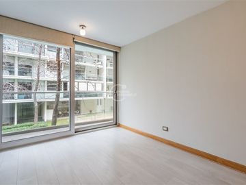 3 dorm. 3 baños. 2 estac. Piso bajo. Vitacura