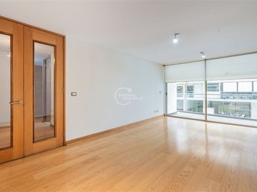 3 dorm. 3 baños. 2 estac. Piso bajo. Vitacura