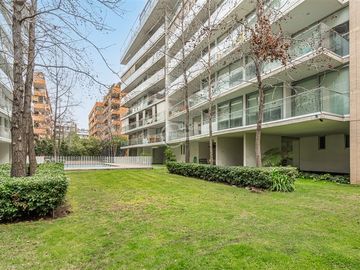 3 dorm. 3 baños. 2 estac. Piso bajo. Vitacura