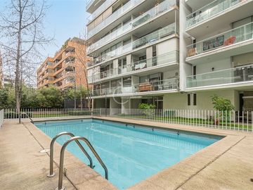 3 dorm. 3 baños. 2 estac. Piso bajo. Vitacura
