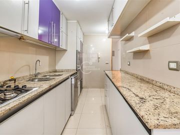 3 dorm. 3 baños. 2 estac. Piso bajo. Vitacura