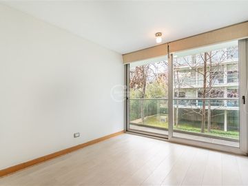 3 dorm. 3 baños. 2 estac. Piso bajo. Vitacura