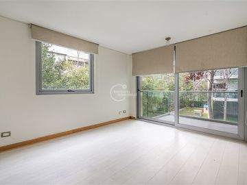 3 dorm. 3 baños. 2 estac. Piso bajo. Vitacura