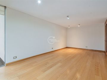 3 dorm. 3 baños. 2 estac. Piso bajo. Vitacura