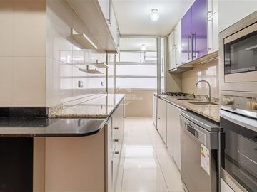3 dorm. 3 baños. 2 estac. Piso bajo. Vitacura