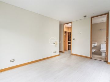 3 dorm. 3 baños. 2 estac. Piso bajo. Vitacura