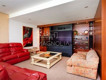 Casa 714m, terreno 2.505m, 5D+2 serv., 5B, Nor Oriente