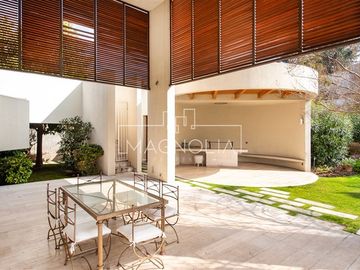 Casa 714m, terreno 2.505m, 5D+2 serv., 5B, Nor Oriente