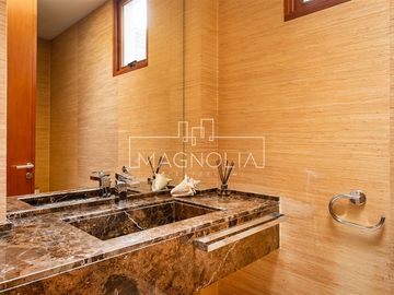 Casa 714m, terreno 2.505m, 5D+2 serv., 5B, Nor Oriente