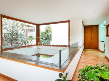 Casa 714m, terreno 2.505m, 5D+2 serv., 5B, Nor Oriente