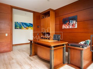 Casa 714m, terreno 2.505m, 5D+2 serv., 5B, Nor Oriente